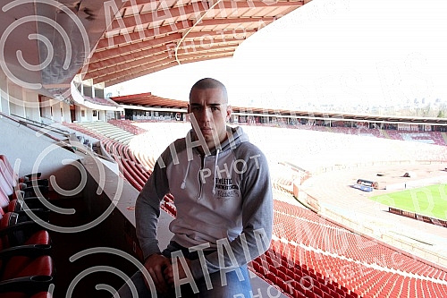 Profesionalni bokser Marko Nikolic na stadionu 