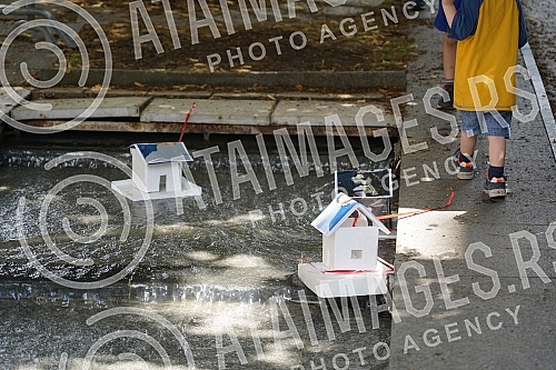 In front of the fountain on Andricev venac, a performance by organizations gathered around the 