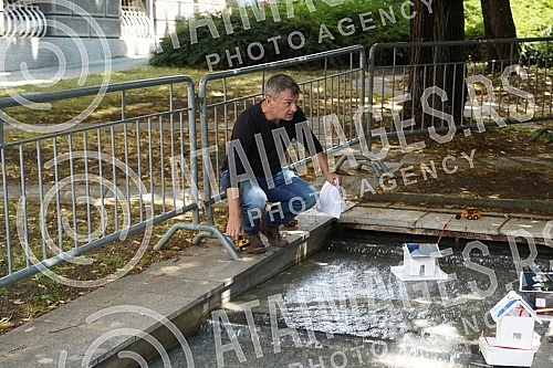 In front of the fountain on Andricev venac, a performance by organizations gathered around the 