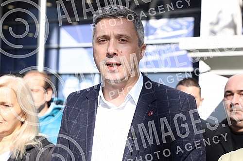 President of the Serbian movement Dveri Bosko Obradovic and environmental activist prof. Dr. Dusko Kuzovic, held a press conference in front of the building of the Radio Television of Serbia, with the topic: 