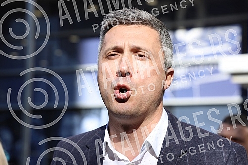 President of the Serbian movement Dveri Bosko Obradovic and environmental activist prof. Dr. Dusko Kuzovic, held a press conference in front of the building of the Radio Television of Serbia, with the topic: 