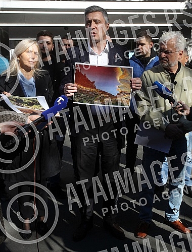 President of the Serbian movement Dveri Bosko Obradovic and environmental activist prof. Dr. Dusko Kuzovic, held a press conference in front of the building of the Radio Television of Serbia, with the topic: 