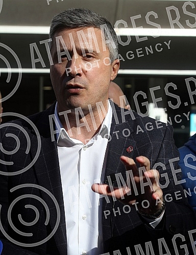 President of the Serbian movement Dveri Bosko Obradovic and environmental activist prof. Dr. Dusko Kuzovic, held a press conference in front of the building of the Radio Television of Serbia, with the topic: 