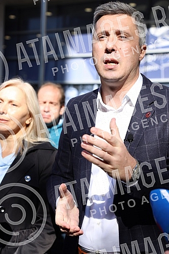 President of the Serbian movement Dveri Bosko Obradovic and environmental activist prof. Dr. Dusko Kuzovic, held a press conference in front of the building of the Radio Television of Serbia, with the topic: 