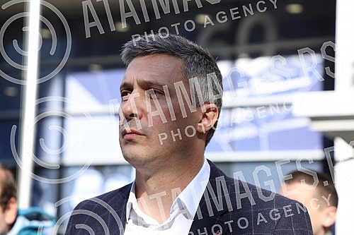 President of the Serbian movement Dveri Bosko Obradovic and environmental activist prof. Dr. Dusko Kuzovic, held a press conference in front of the building of the Radio Television of Serbia, with the topic: 