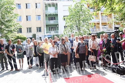 In Banja Luka, the 30th anniversary of the death of 12 babies at the Clinical Center due to lack of oxygen was marked at the Zivot memorial.U Banjaluci je kod spomen-obelezja Zivot obelezena 30. godisnjica stradanja 12 beba u Klinickom centru zbog 