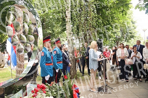 In Banja Luka, the 30th anniversary of the death of 12 babies at the Clinical Center due to lack of oxygen was marked at the Zivot memorial.U Banjaluci je kod spomen-obelezja Zivot obelezena 30. godisnjica stradanja 12 beba u Klinickom centru zbog 