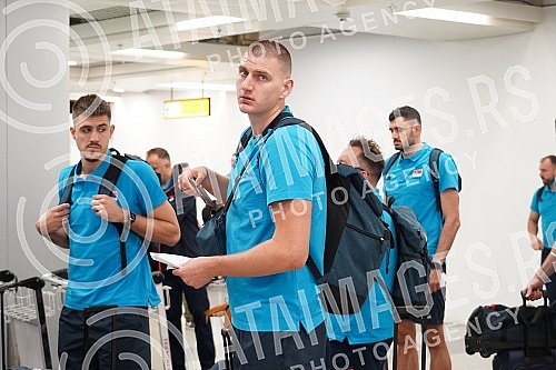 The basketball team of Serbia left early this morning from Nikola Tesla Airport to Prague for the European Championship.Kosarkaska reprezentacija Srbija otputovala je rano jutros sa aerodromu Nikola Tesla u Prag na Evropsko prvenstvo.