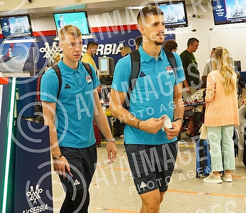 The basketball team of Serbia left early this morning from Nikola Tesla Airport to Prague for the European Championship.Kosarkaska reprezentacija Srbija otputovala je rano jutros sa aerodromu Nikola Tesla u Prag na Evropsko prvenstvo.