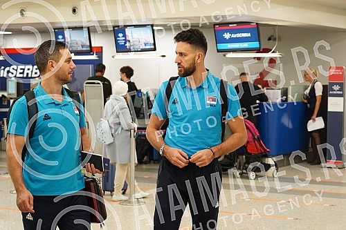 The basketball team of Serbia left early this morning from Nikola Tesla Airport to Prague for the European Championship.Kosarkaska reprezentacija Srbija otputovala je rano jutros sa aerodromu Nikola Tesla u Prag na Evropsko prvenstvo.