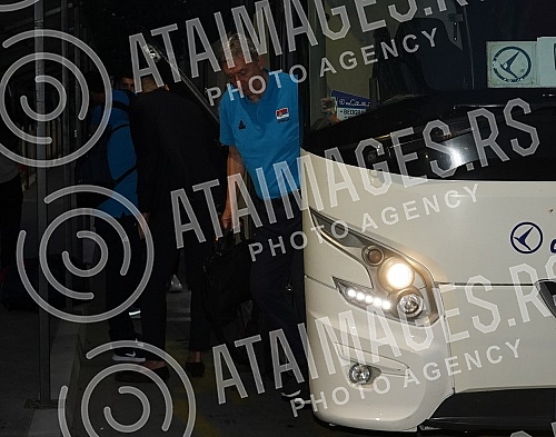 The basketball team of Serbia left early this morning from Nikola Tesla Airport to Prague for the European Championship.Kosarkaska reprezentacija Srbija otputovala je rano jutros sa aerodromu Nikola Tesla u Prag na Evropsko prvenstvo.