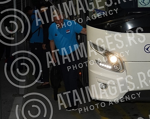 The basketball team of Serbia left early this morning from Nikola Tesla Airport to Prague for the European Championship.Kosarkaska reprezentacija Srbija otputovala je rano jutros sa aerodromu Nikola Tesla u Prag na Evropsko prvenstvo.