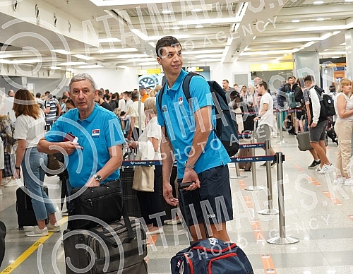 The basketball team of Serbia left early this morning from Nikola Tesla Airport to Prague for the European Championship.Kosarkaska reprezentacija Srbija otputovala je rano jutros sa aerodromu Nikola Tesla u Prag na Evropsko prvenstvo.