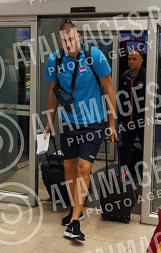 The basketball team of Serbia left early this morning from Nikola Tesla Airport to Prague for the European Championship.Kosarkaska reprezentacija Srbija otputovala je rano jutros sa aerodromu Nikola Tesla u Prag na Evropsko prvenstvo.