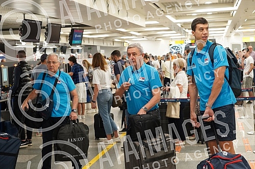 The basketball team of Serbia left early this morning from Nikola Tesla Airport to Prague for the European Championship.Kosarkaska reprezentacija Srbija otputovala je rano jutros sa aerodromu Nikola Tesla u Prag na Evropsko prvenstvo.