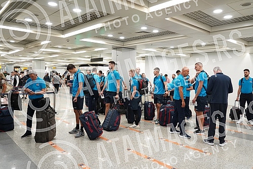 The basketball team of Serbia left early this morning from Nikola Tesla Airport to Prague for the European Championship.Kosarkaska reprezentacija Srbija otputovala je rano jutros sa aerodromu Nikola Tesla u Prag na Evropsko prvenstvo.