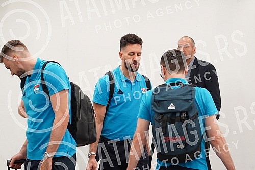 The basketball team of Serbia left early this morning from Nikola Tesla Airport to Prague for the European Championship.Kosarkaska reprezentacija Srbija otputovala je rano jutros sa aerodromu Nikola Tesla u Prag na Evropsko prvenstvo.