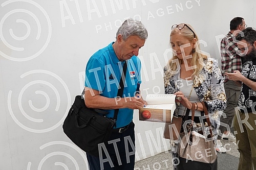The basketball team of Serbia left early this morning from Nikola Tesla Airport to Prague for the European Championship.Kosarkaska reprezentacija Srbija otputovala je rano jutros sa aerodromu Nikola Tesla u Prag na Evropsko prvenstvo.