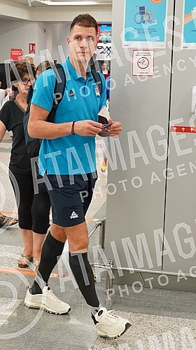 The basketball team of Serbia left early this morning from Nikola Tesla Airport to Prague for the European Championship.Kosarkaska reprezentacija Srbija otputovala je rano jutros sa aerodromu Nikola Tesla u Prag na Evropsko prvenstvo.
