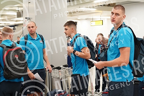 The basketball team of Serbia left early this morning from Nikola Tesla Airport to Prague for the European Championship.Kosarkaska reprezentacija Srbija otputovala je rano jutros sa aerodromu Nikola Tesla u Prag na Evropsko prvenstvo.