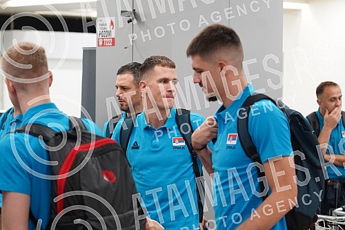 The basketball team of Serbia left early this morning from Nikola Tesla Airport to Prague for the European Championship.Kosarkaska reprezentacija Srbija otputovala je rano jutros sa aerodromu Nikola Tesla u Prag na Evropsko prvenstvo.