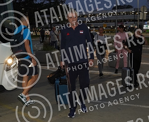 The basketball team of Serbia left early this morning from Nikola Tesla Airport to Prague for the European Championship.Kosarkaska reprezentacija Srbija otputovala je rano jutros sa aerodromu Nikola Tesla u Prag na Evropsko prvenstvo.