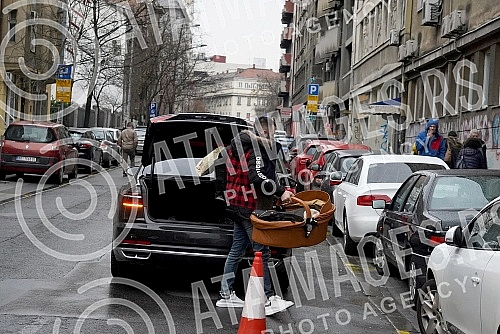 Tamara Djuric went out with her daughter Tamara from the maternity hospital Narodni Front, accompanied by her fiancé Nikola Kacarevic.Tamara Djuric izasla je sa cerkom Tamarom iz porodilista Narodni front  u pratnji verenika Nikole Kacarevica. 