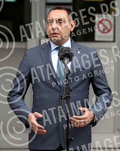 At the Torlak Institute of virology, vaccines and serums, the resident of the National assembly of the Republic of Serbia Ivica Dacic and the Minister of the interior Aleksandar Vulin received the Russian vaccine the Sputnik V against virus corona, a