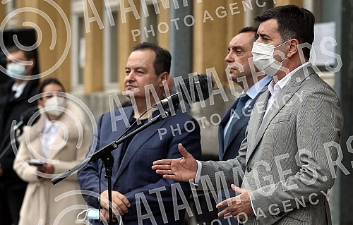 At the Torlak Institute of virology, vaccines and serums, the resident of the National assembly of the Republic of Serbia Ivica Dacic and the Minister of the interior Aleksandar Vulin received the Russian vaccine the Sputnik V against virus corona, a