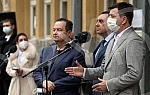 At the Torlak Institute of virology, vaccines and serums, the resident of the National assembly of the Republic of Serbia Ivica Dacic and the Minister of the interior Aleksandar Vulin received the Russian vaccine the Sputnik V against virus corona, a