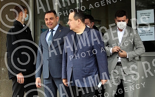 At the Torlak Institute of virology, vaccines and serums, the resident of the National assembly of the Republic of Serbia Ivica Dacic and the Minister of the interior Aleksandar Vulin received the Russian vaccine the Sputnik V against virus corona, a