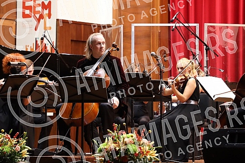The concert of the chamber ensemble of 13 strings and Denis Shapovalov (cello and electric cello) as part of the 53rd edition of BEMUS was held in the great hall of Kolarac's endowment, and Shapovalov performed a program - 