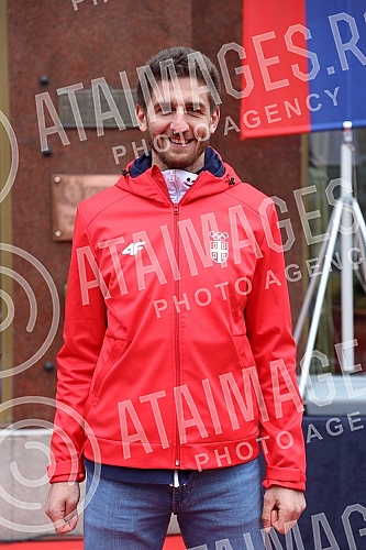 The 112th birthday of the Olympic Committee of Serbia was marked on the plateau in front of the Hotel Moskva.112. rodjendan Olimpijskog komiteta Srbije obelezen je na platou ispred hotela Moskva.