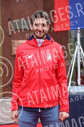 The 112th birthday of the Olympic Committee of Serbia was marked on the plateau in front of the Hotel Moskva.112. rodjendan Olimpijskog komiteta Srbije obelezen je na platou ispred hotela Moskva.