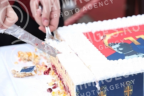 The 112th birthday of the Olympic Committee of Serbia was marked on the plateau in front of the Hotel Moskva.112. rodjendan Olimpijskog komiteta Srbije obelezen je na platou ispred hotela Moskva.