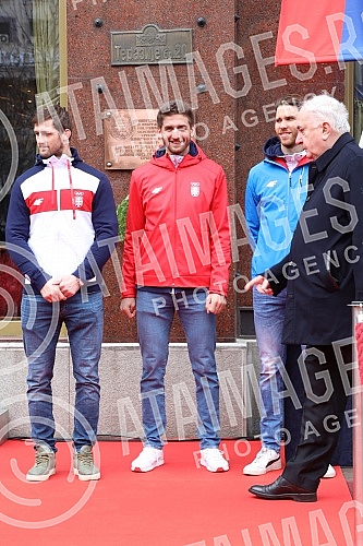 The 112th birthday of the Olympic Committee of Serbia was marked on the plateau in front of the Hotel Moskva.112. rodjendan Olimpijskog komiteta Srbije obelezen je na platou ispred hotela Moskva.