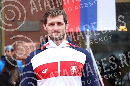 The 112th birthday of the Olympic Committee of Serbia was marked on the plateau in front of the Hotel Moskva.112. rodjendan Olimpijskog komiteta Srbije obelezen je na platou ispred hotela Moskva.