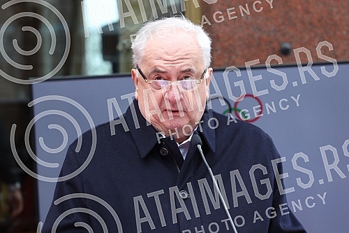 The 112th birthday of the Olympic Committee of Serbia was marked on the plateau in front of the Hotel Moskva.112. rodjendan Olimpijskog komiteta Srbije obelezen je na platou ispred hotela Moskva.
