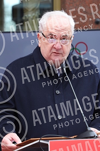 The 112th birthday of the Olympic Committee of Serbia was marked on the plateau in front of the Hotel Moskva.112. rodjendan Olimpijskog komiteta Srbije obelezen je na platou ispred hotela Moskva.