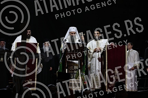 In the organization of the Holy Synod of Bishops of the Serbian Orthodox Church, in front of the Church of Saint Sava, a national prayer for the sanctity of marriage and the family, for harmony and peace in our nation, which was served by Serbian Pat