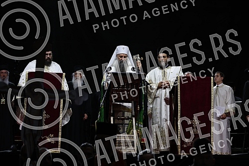 In the organization of the Holy Synod of Bishops of the Serbian Orthodox Church, in front of the Church of Saint Sava, a national prayer for the sanctity of marriage and the family, for harmony and peace in our nation, which was served by Serbian Pat