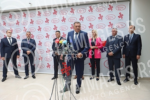 In the University Clinical Center of the Republika Srpska, the Clinic for Cardiac Surgery, located in the South Wing on an area of ââapproximately 1,500 square meters, was officially opened.U Univerzitetskom klinickom centru Republike Srpske sv