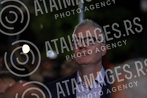 In the organization of the Holy Synod of Bishops of the Serbian Orthodox Church, in front of the Church of Saint Sava, a national prayer for the sanctity of marriage and the family, for harmony and peace in our nation, which was served by Serbian Pat