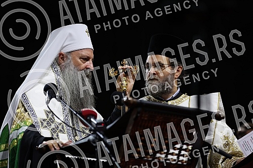 In the organization of the Holy Synod of Bishops of the Serbian Orthodox Church, in front of the Church of Saint Sava, a national prayer for the sanctity of marriage and the family, for harmony and peace in our nation, which was served by Serbian Pat