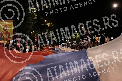 In the organization of the Holy Synod of Bishops of the Serbian Orthodox Church, in front of the Church of Saint Sava, a national prayer for the sanctity of marriage and the family, for harmony and peace in our nation, which was served by Serbian Pat