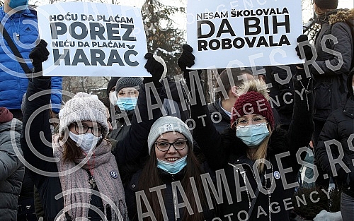 Freelancers and workers on the internet protest in front of the House of the National assembly against the announced taxation of their work. Ispred Doma Narodne skupstine protest frilensera i radnika na internetu protiv najavljenog oporezivanja nji