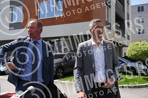Dveri leader Bosko Obradovic and Serbian Radical Party president Vojislav Seselj leave the Third Basic Court after the hearing.Lider Dveri Bosko Obradovic i predsednik Srpske radikalne stranke Vojislav Seselj izlaze iz Treceg osnovnog suda posle ro