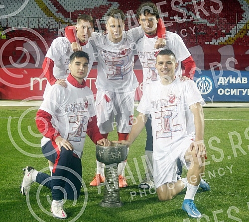 The Red Star football players are celebrating winning the fourth title in a row at the Rajko Mitic Stadium.Fudbaleri Crvene zvezde proslavljaju osvajanje cetvrte titule u nizu.