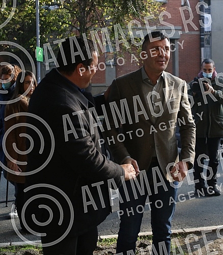 New post offices have been opened in Ulica Prve pruge 1 in Zemun.U Ulici Prve pruge 1 u Zemunu otvorena je nove poste. 