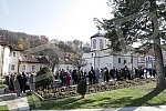 A liturgy was held in the Rakovica monastery where Patriarch Pavle was buried 12 years ago.U manastiru Rakovica gde je pre 12 godina sahranjen patrijarh Pavle odrzana je liturgija